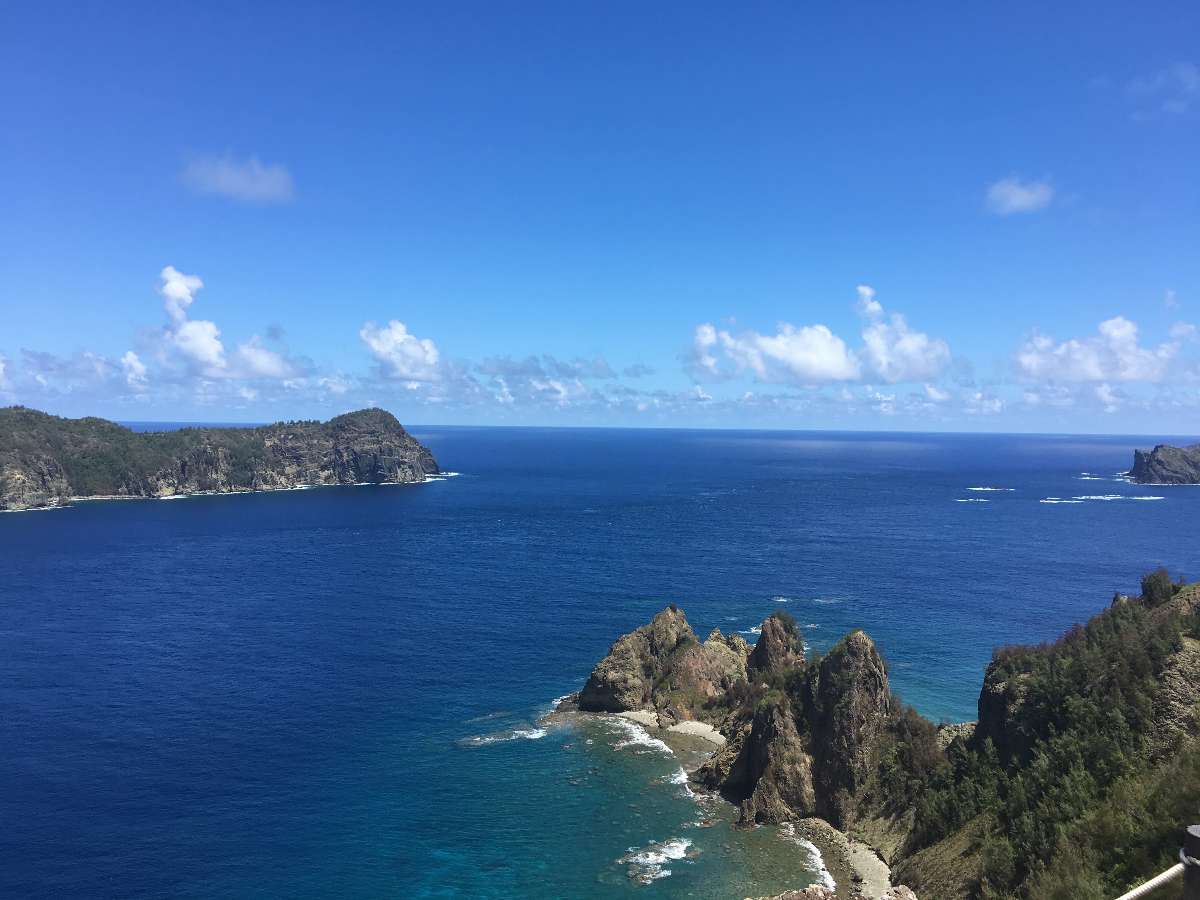 断崖と群島